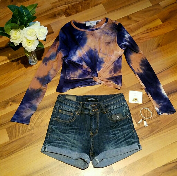 Tops - 🌻🔥ONE LARGE LEFT!! Long Sleeve Tie Dye Crop Top